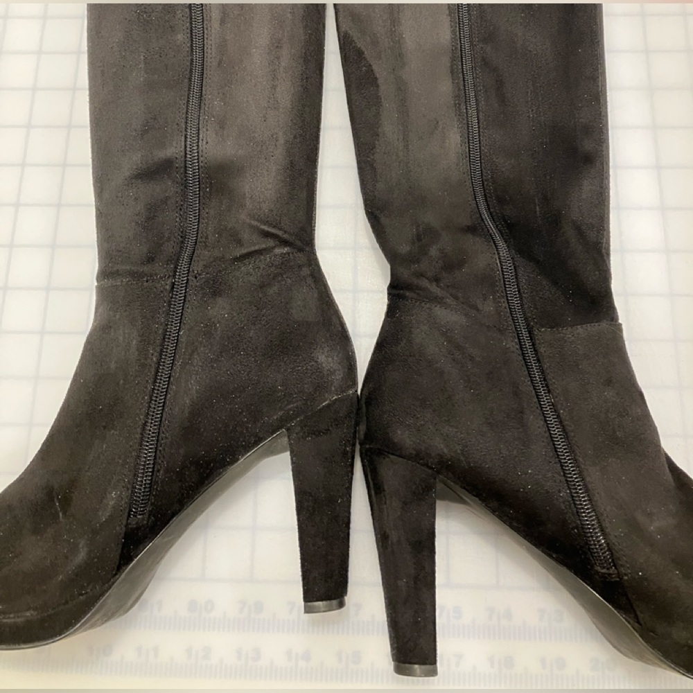 Black suede zip up Tahari boots 9M